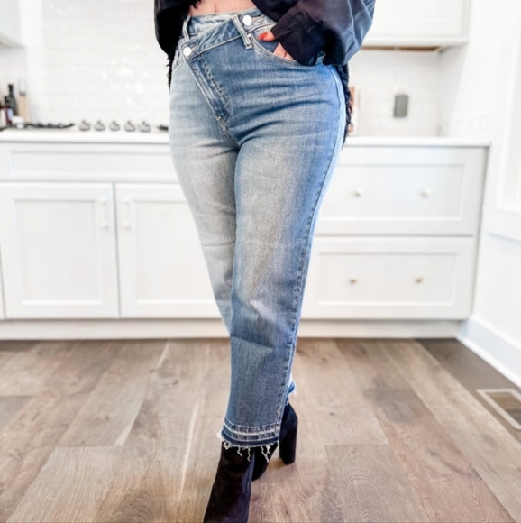 RISEN High-rise Crossover 2-tone Jeans - Picture 1 of 13